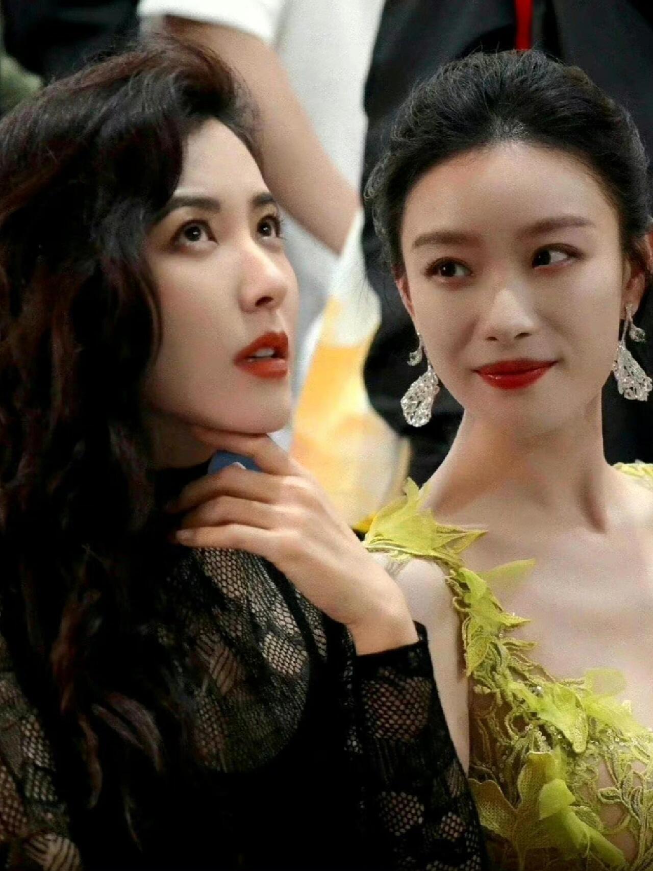 果然美女也喜欢看美女