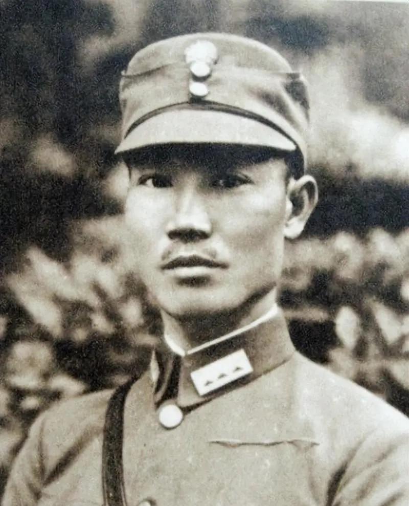 1928年，陈诚调任11师副师长，旅长桂永清跋扈自傲，团长关麟征骂陈诚为“陈矮子