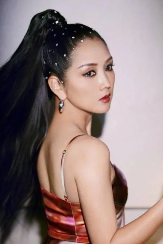 浪姐舞台风波后，何洁与尚文婕再携手