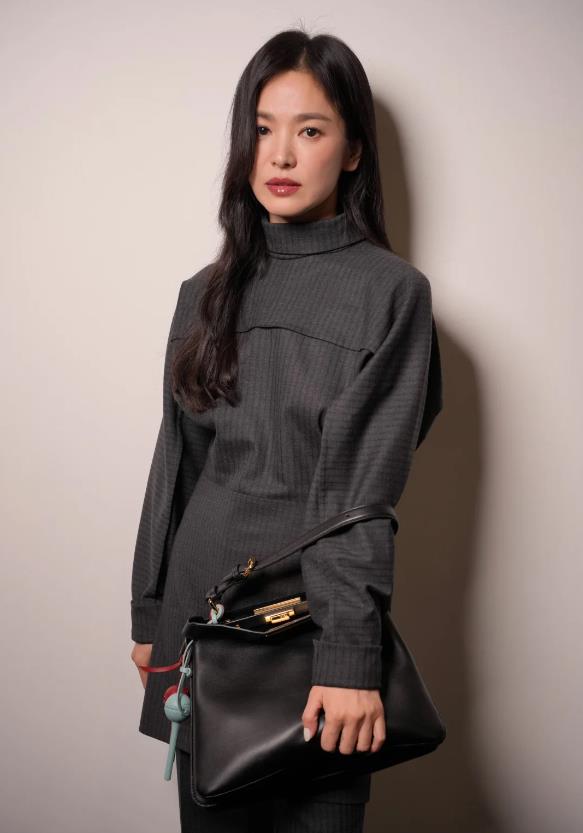 当40岁唐嫣和42岁宋慧乔同框，才发现，婚姻幸福才是女人最好保养（唐嫣对a）-第6张图片-九妖电影