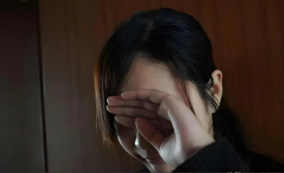 上海，女子和丈夫过了20年，闹离婚时，才知道丈夫身价过亿，因丈夫不同意离婚，女子