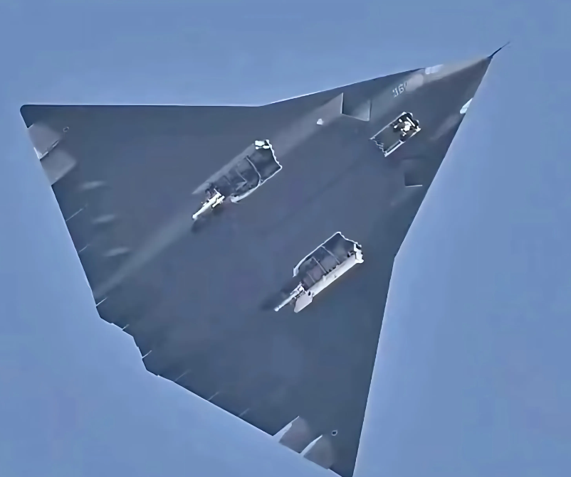 最新纽约速报：“初尝战果，尝到甜头”，中国六代战机打败美国F-35战机，F-35