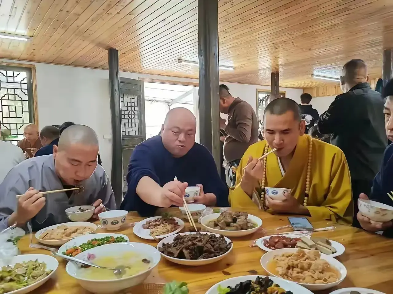 终于找到和尚为什么大部分都是肥头大耳的原因了