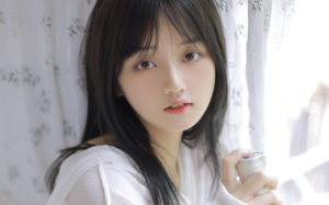 高考前我意外穿进一个高三女生的身体里，可她的父母却不让我去高考，让我立刻去死