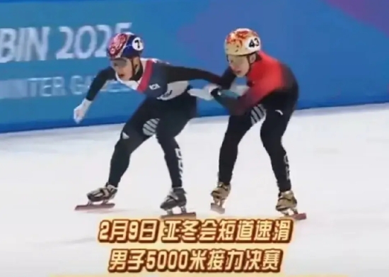 运动员孙龙不忍了！在短道速滑比赛中被韩国运动员多次故意身体触碰干扰后，导致团队只