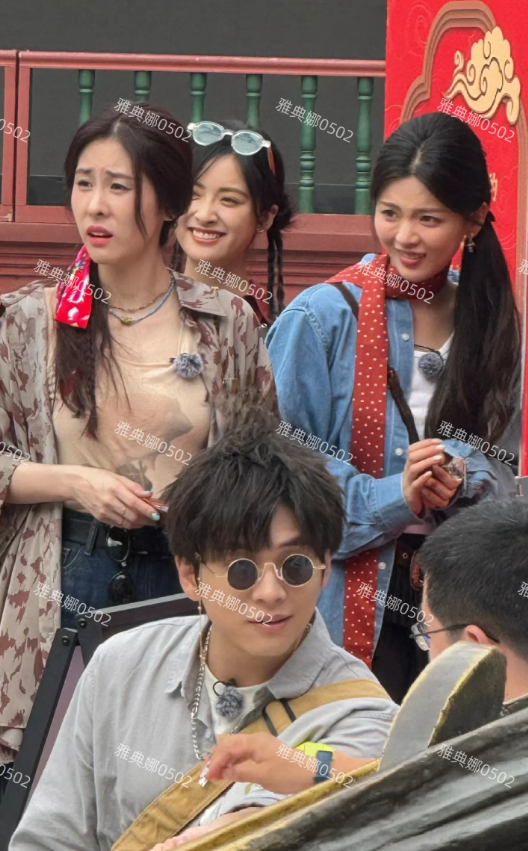 哈尔滨道外巴洛克偶遇明星录综艺，超多明星阵容十分豪华！
张碧晨本人很幻灭，又老又