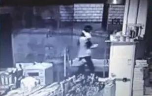 奶茶店内的罪恶：15岁少女失踪背后的雨夜抛尸谜案