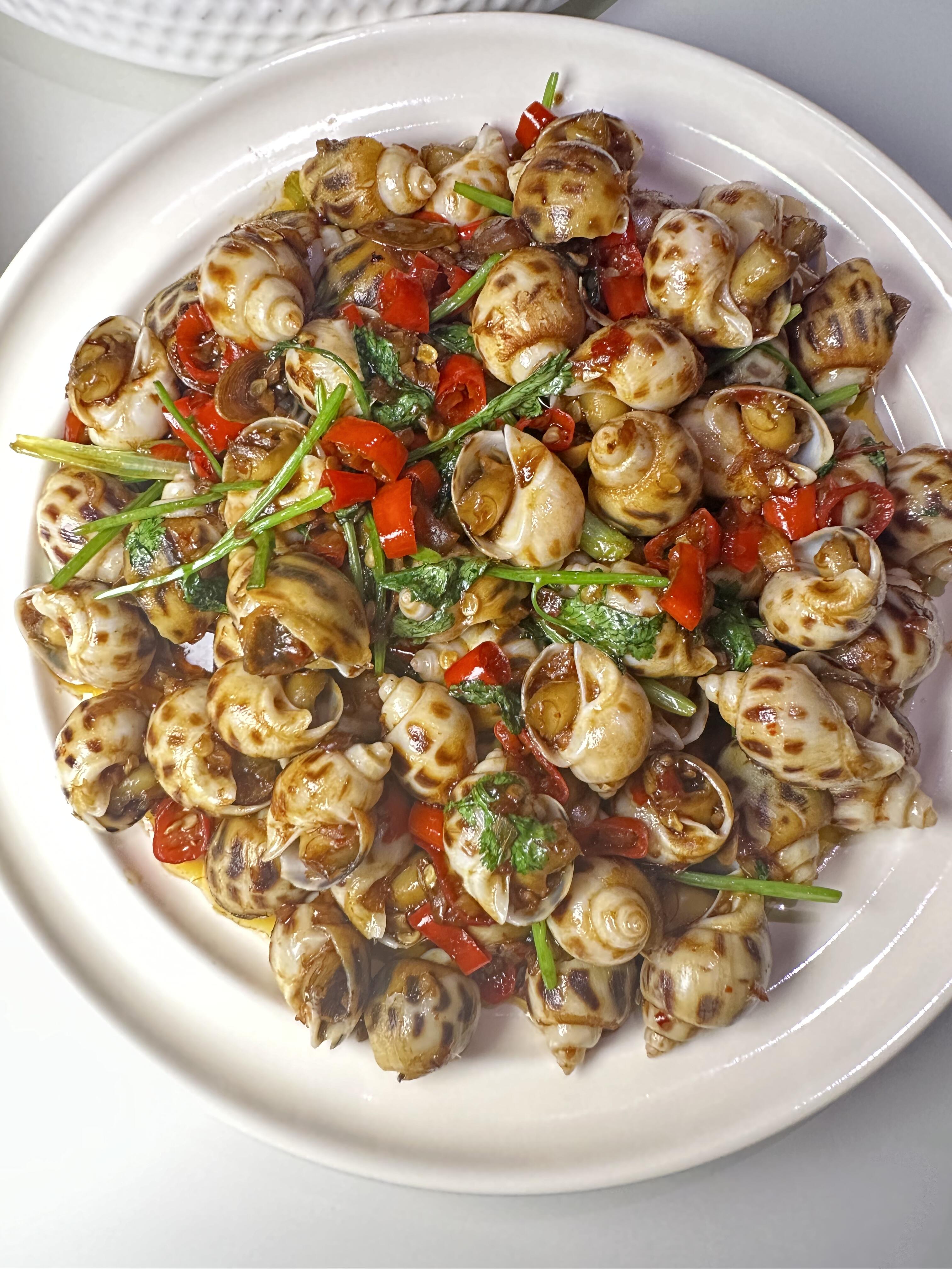 香辣花螺家常做法
今天做的香辣花螺好好吃啊～而且很简单，新手小白操作也不会翻车。