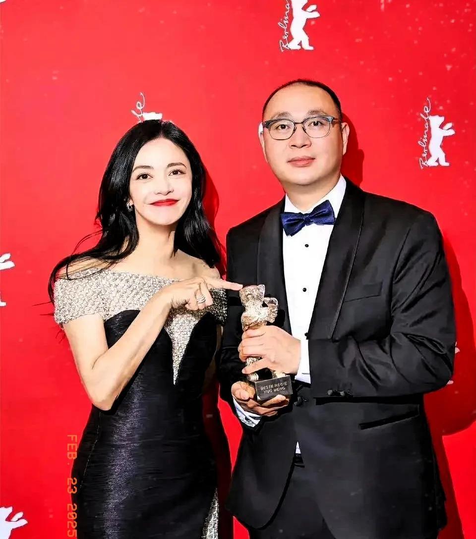 中年女演员的危机被姚晨破了。
姚晨转型成功，做了《生息之地》监制。此片斩获获得柏