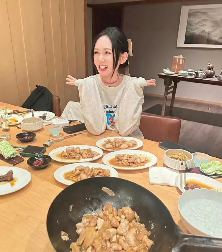 不懂就问鸡佛是什么？
陈乔恩晒美食照片自称实现了鸡佛自由，作为东北人第一次听到这