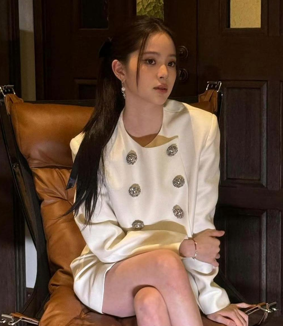 欧阳娜娜 千金风很适合她

欧阳娜娜，这位年轻的大提琴家兼演员，以其独特的气质和
