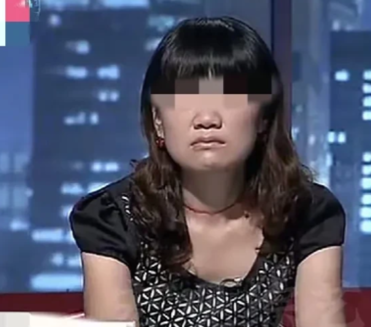 12月初，女子坐月子时，娘家嫂子前来探望，便心疼地对女子说：“你怎么瘦了一大圈啊