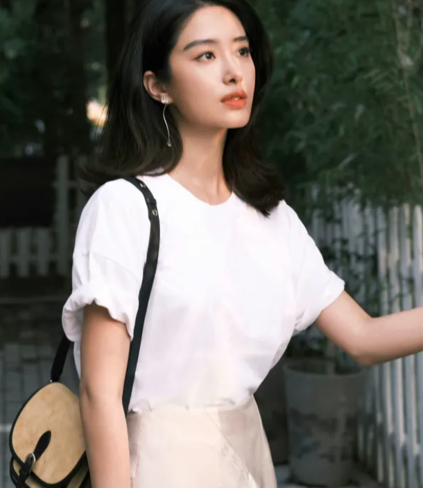 杨采钰的脸型什么水平？