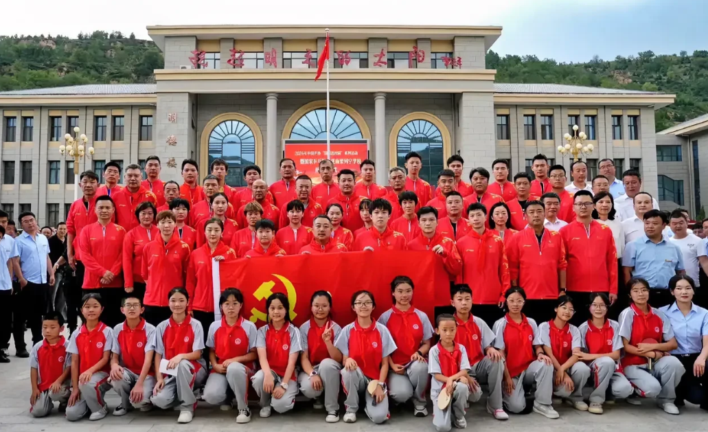 对于国乒这张合影，5 句实话实说：

1、国乒合照，排位很讲究，刘国梁一定在中间