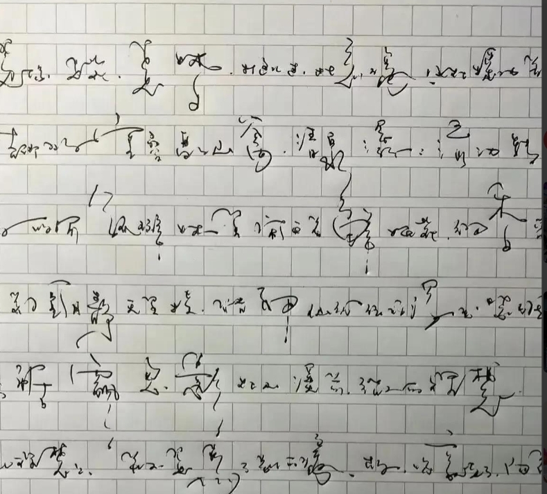 近日，一位江苏的母亲在社交媒体上分享了自己儿子写的字，引起了许多网友的关注。这些