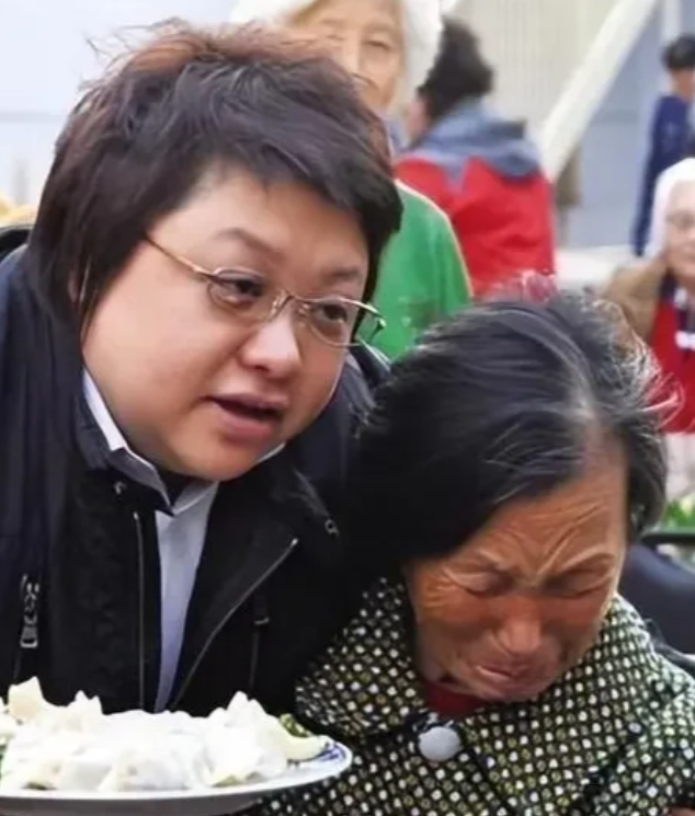 韩红一生为人民做慈善事业太不容易了