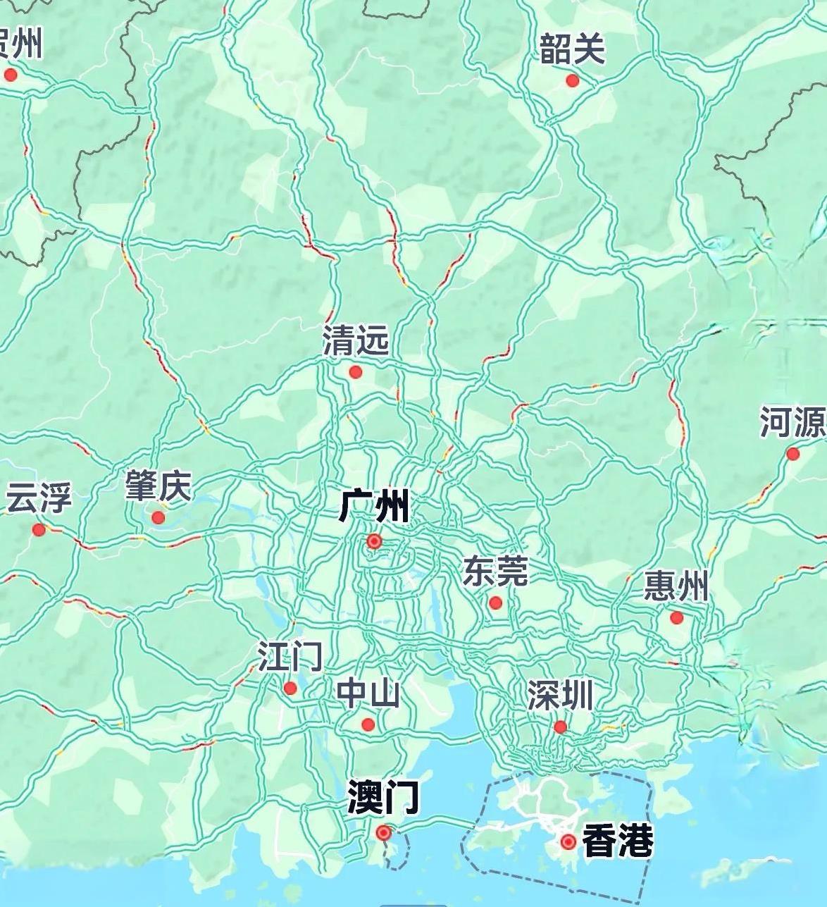 晚上12点，入广东高速堵车灯火通明
这是昨晚12点广东境内的高速堵车盛况，十多条