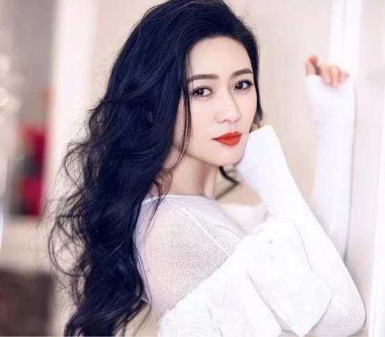 21岁展翅高飞，绽放光彩，44美若少女