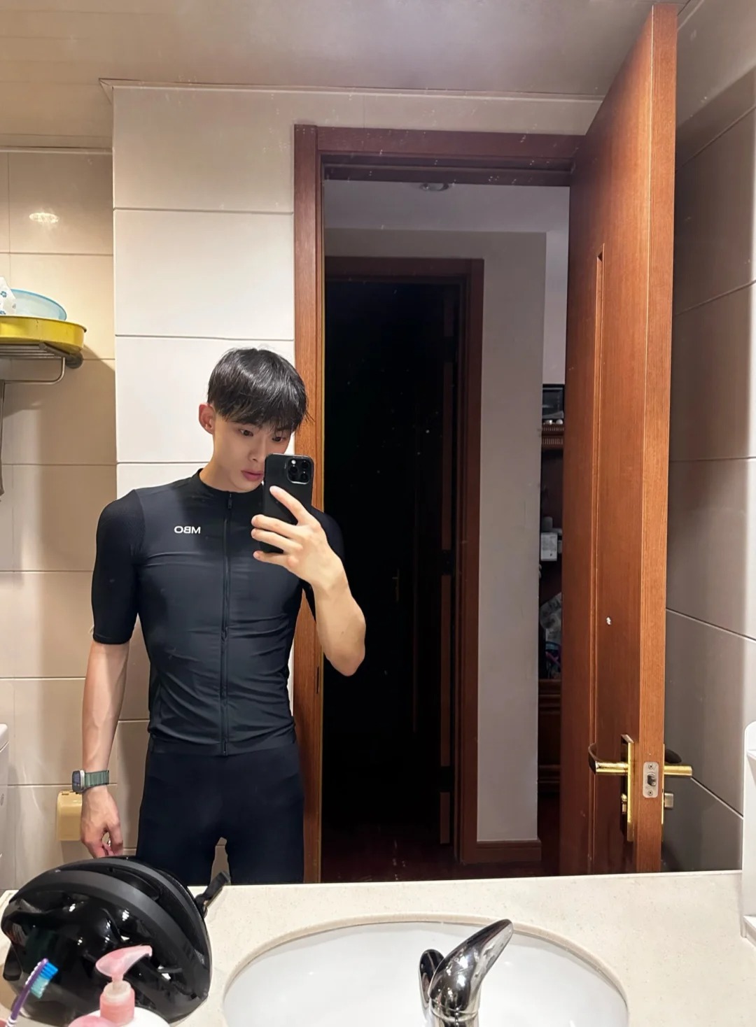公路小pro的养成路上充满了成长的阵痛
想看看大家的爱车 答应的脱头盔照 骑完车