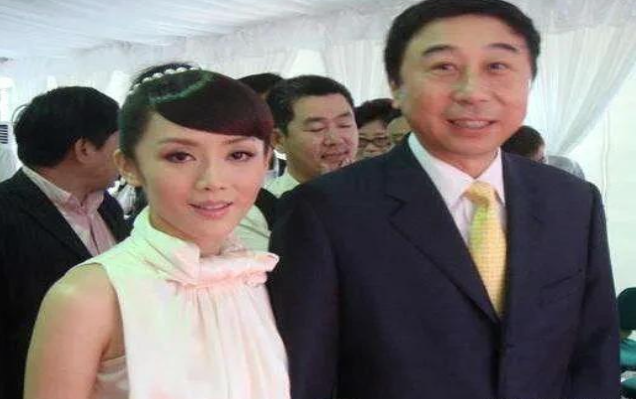 2004年，冯巩收到一封来自江苏淮安的信，拆开一看，不禁吓了一跳。一个叫张梦的女