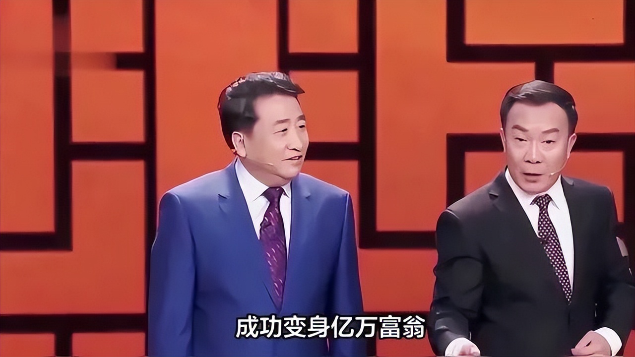 74岁姜昆现身日本聚会，搂抱美女举止亲密，桌上茅台抢镜