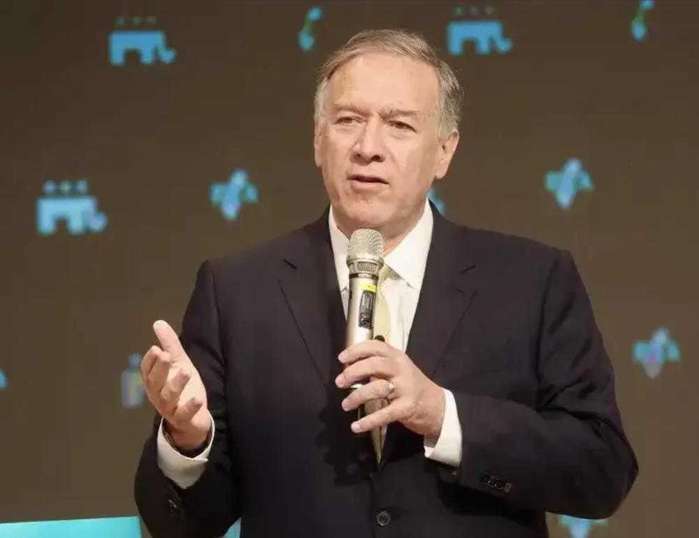 美国前国务卿蓬佩奥今天在社交媒体上叫嚣说：“将古巴从支持恐怖主义国家名单中剔除将