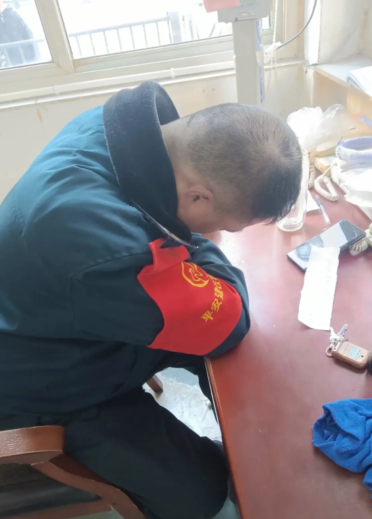 我老公86年的，今年39了，以前当过二年兵，刚回来的时候，勤快的很，做饭扫地，洗