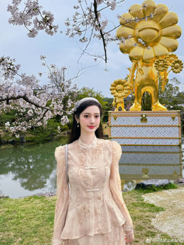 4月要看很多花花呀 ​
