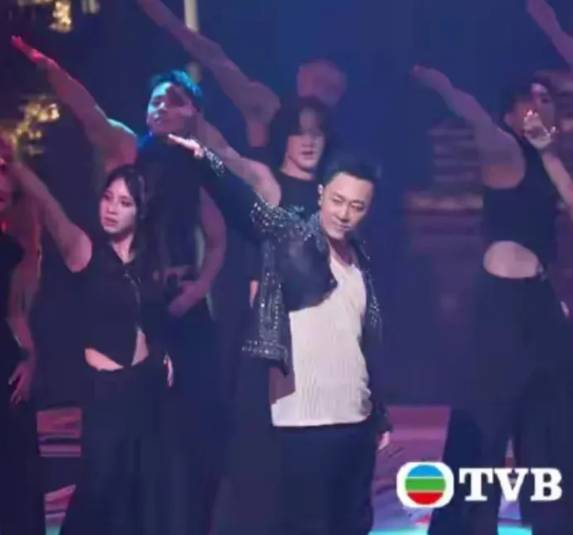 难怪就算如今吴千语嫁给了施伯雄，大家还是觉得她亏了，原来林峯在香港还是很受重视的
