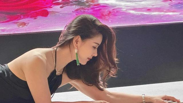 原来她是冯巩的“女儿”，出道20多年从不拍吻戏，年近40仍像18岁