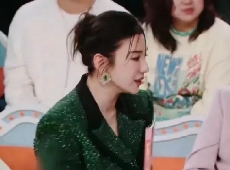 黄奕:“有一次我拍戏回来，就发现我男朋友怎么变了，他每天对我说的最多的三个字就是