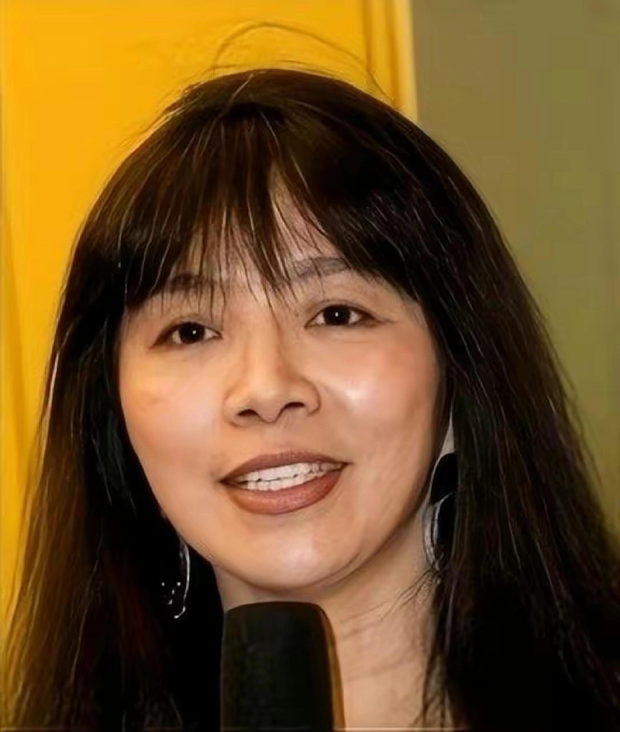 戏里土气十足，戏外却美若天仙