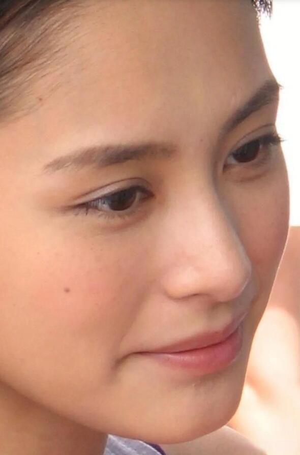 阿娇钟欣潼的侧颜美，精致到无可挑剔，杀四方而无敌，绝世而独立！

在娱乐圈的长河