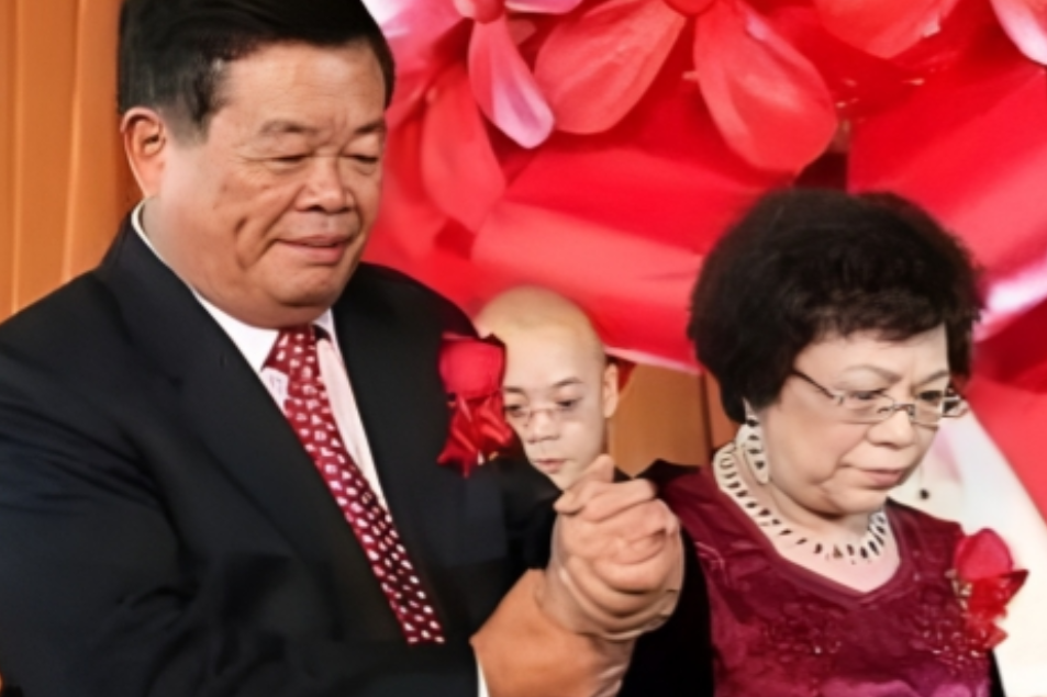 1980年，一封离婚信，一个平静的回应，一场惊心动魄的婚姻危机，仅提出两个离婚要