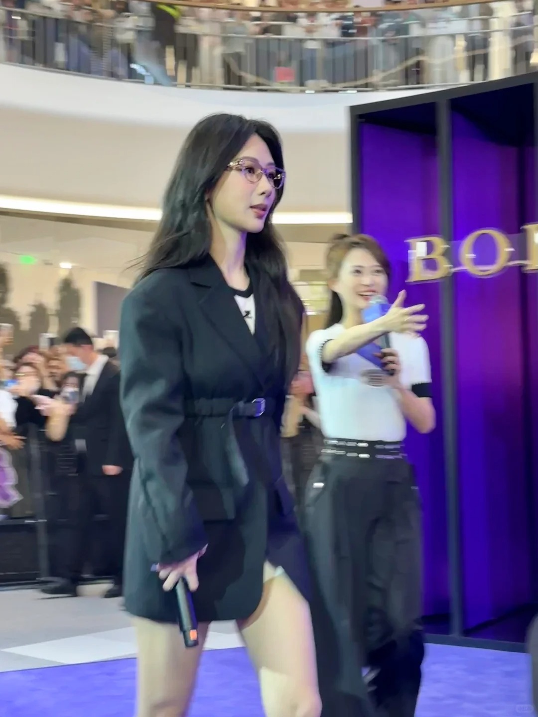 嘿嘿🥳谁懂！！！杨紫就离我一米距离！！！
我应该是全网live图最多的人了
杨