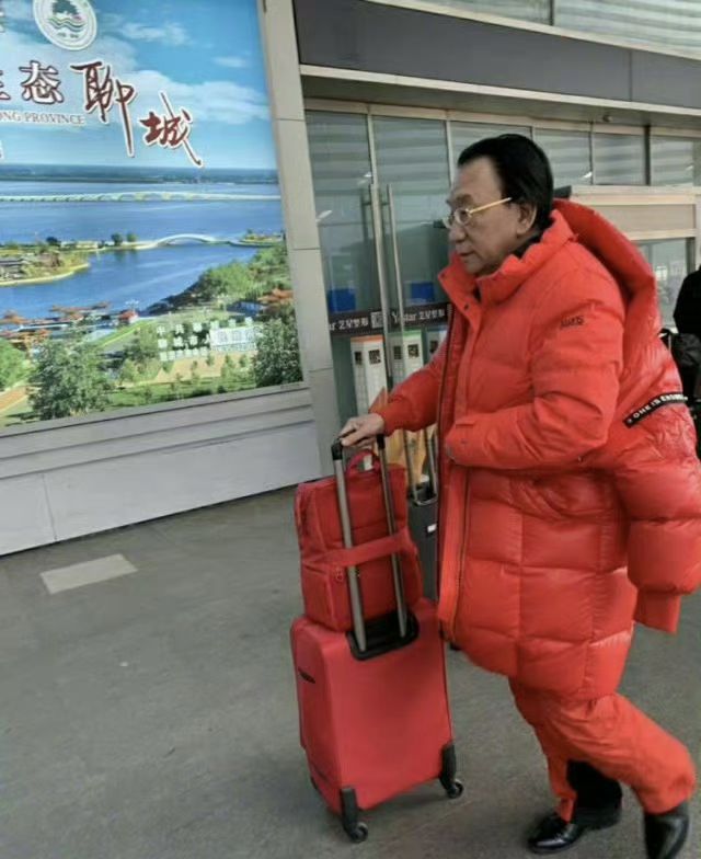 本命年是不是就应该学人家这么穿衣？
