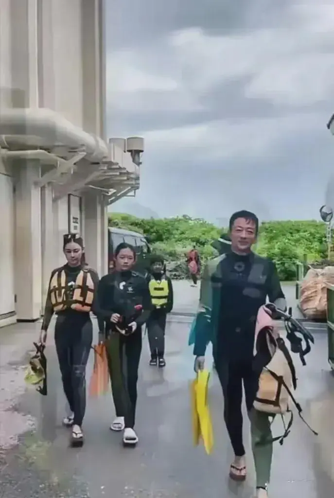 小玥儿回北京后，汪小菲千万不要再把她和马阿姨区别对待了…
看汪小菲带着女儿和新婚