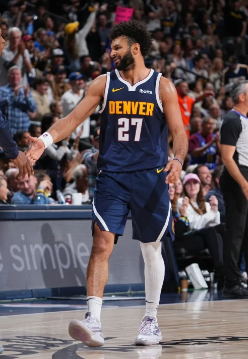 看了本赛季穆雷的表现，掘金管理层可能已经后悔给他4年2.08亿顶薪了！
1、穆雷