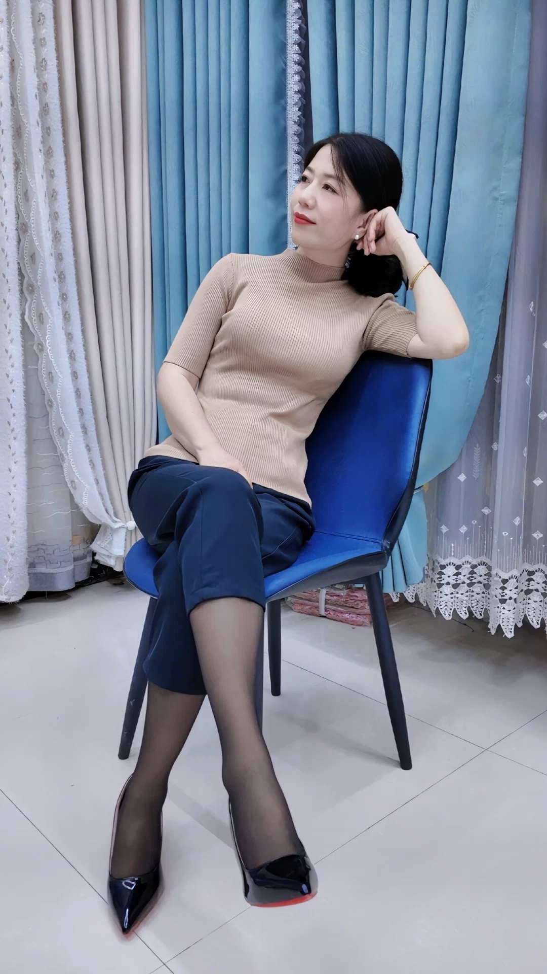 这样的阿姨已经不是穿不穿黑丝的问题了