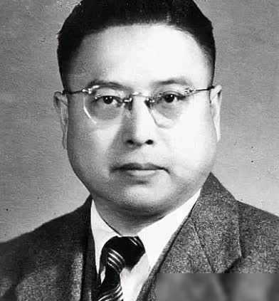 1949年，黄竞武被捕，敌人见他不屈服，就把他活埋。当泥土将他全部埋没时，敌人正