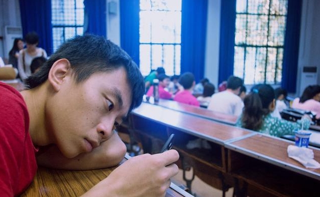 陆陆续续大学都要开学了。今天刷到一个视频一个女孩说上学要家里每个月给3000，而