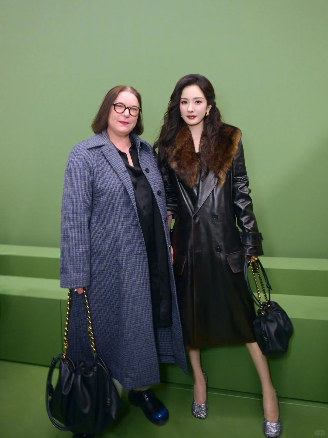 我的老天‼️这感觉才是中国女明星‼️
巴黎时装周看秀的杨幂
气场全开明艳四射
为