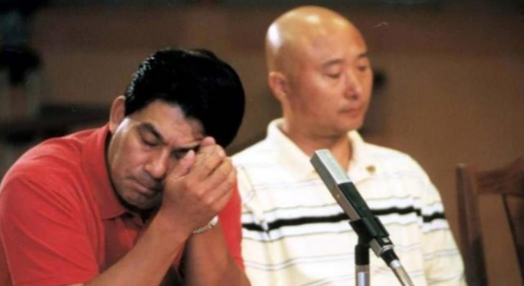 当年陈佩斯风头正盛的时候，他的妻子就有先见之明，偷偷用70万的现金，买了一块废弃