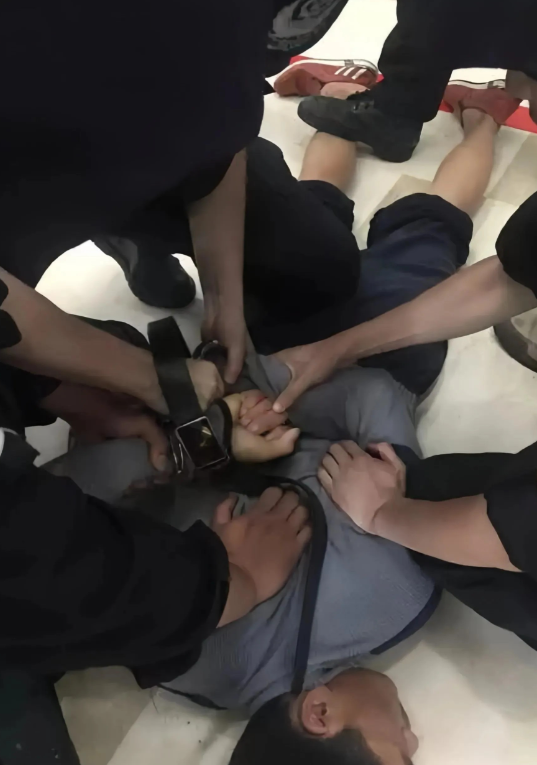 “你这个底层人，我打你正常！”浙江宁波，殴打司机的男子被扭进了号子！

车载视频