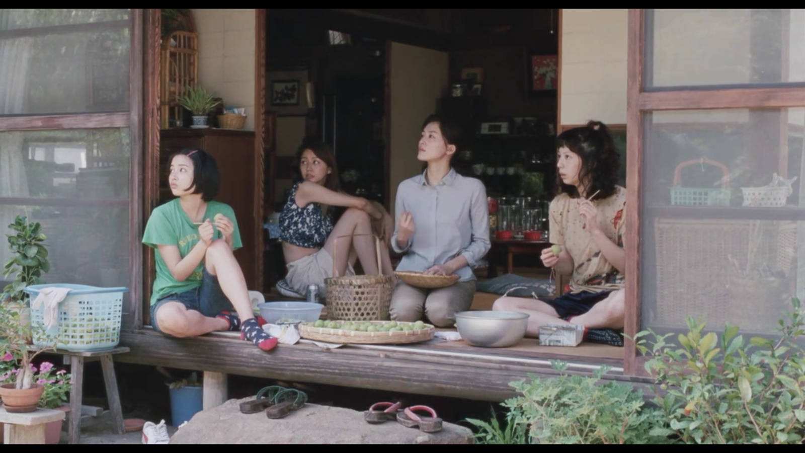 我闺蜜来我家睡觉时的样子。
一点多，我俩：睡了睡了。
四点钟：睡了睡了，这次真的