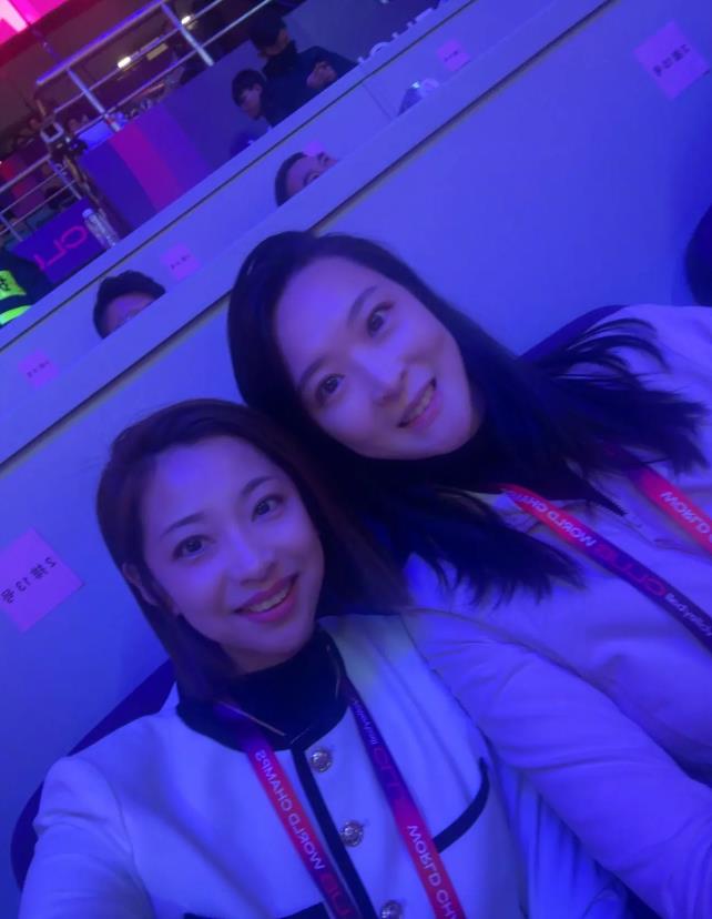 惠若琪去了杭州世俱杯赛场，未与朱婷合影，而是晒了她与好朋友王茜的合影。作为国际排