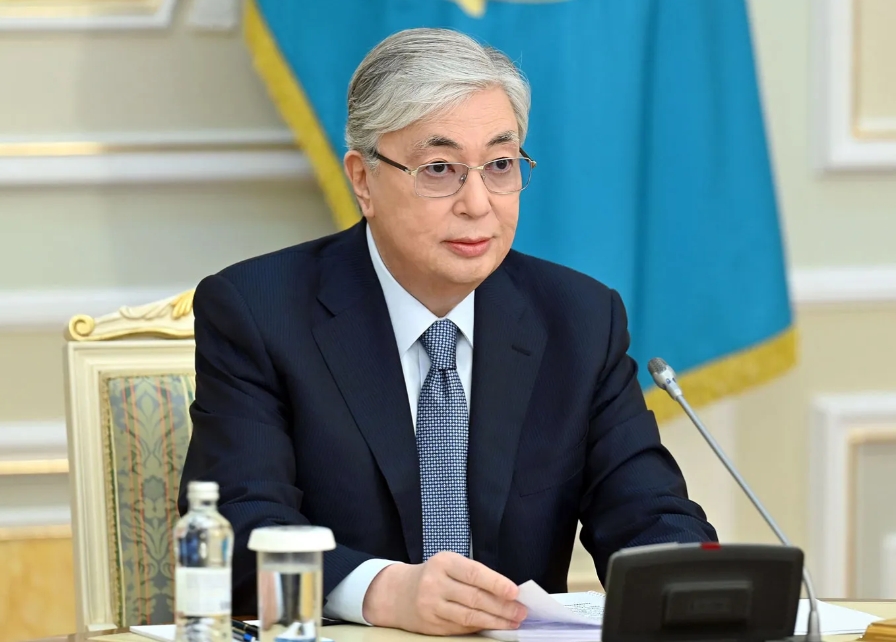 看来，哈萨克斯坦总统托卡耶夫是看着俄罗斯和中国做天然气生意做得风生水起，心里痒痒