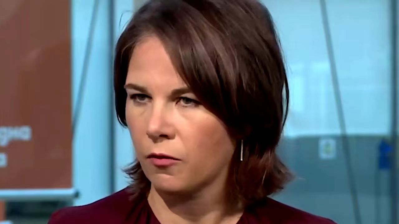 只能添堵！德国女外长贝尔伯克再访华，西方一贯的“教师爷”做派。
 
近日，德国之