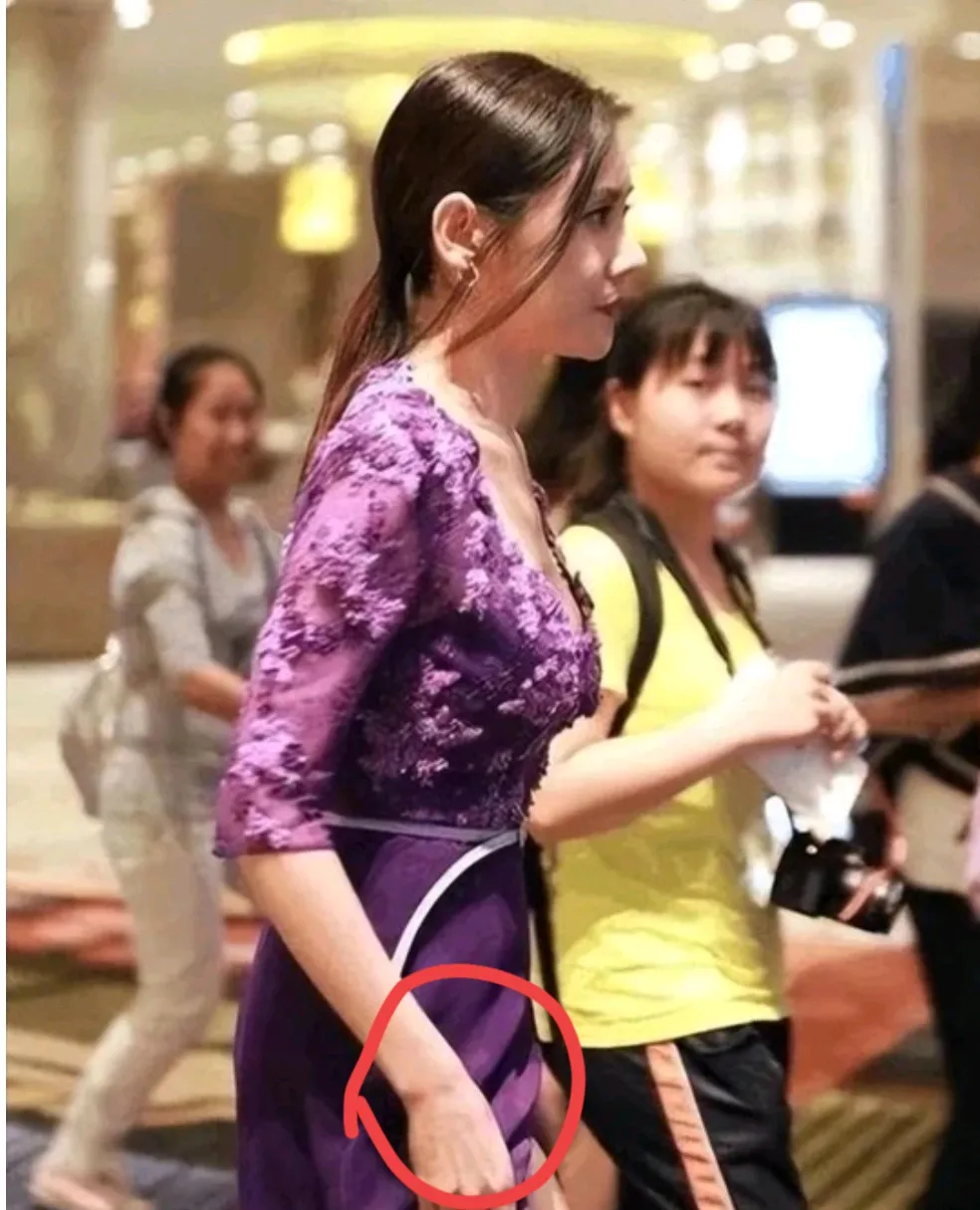 我的个乖乖，我在韩国首尔街头碰到了谁？真的是太惊艳了！好美！好美！本人真的太