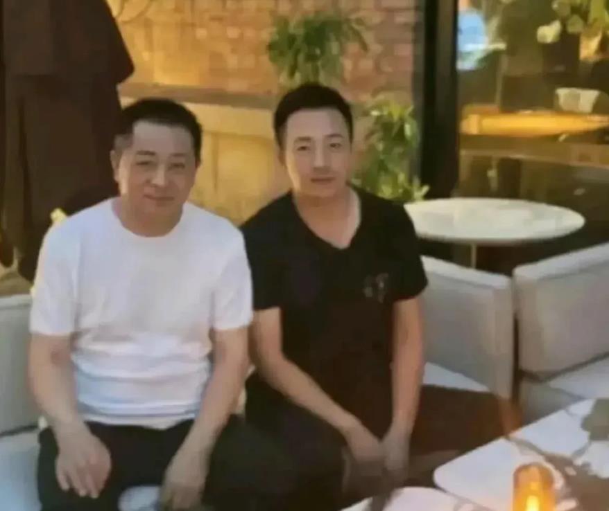 当年大S想让S妈嫁给汪小菲的爸爸，汪大爷仪表堂堂，在北京还有四合院，幸好没有娶S